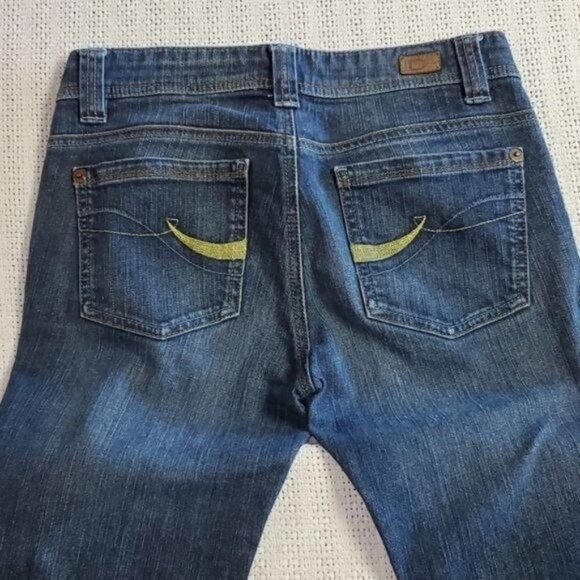 DKNY Jeans East Village Embroidered Sz. 2 Blue Jeans w Pockets - Picture 9 of 12